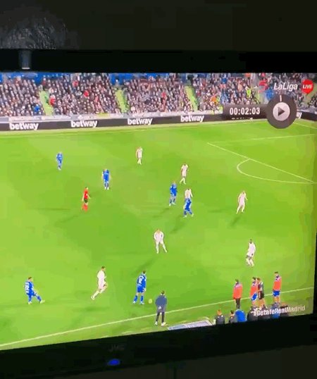 开云官网-贝林厄姆骂青木是“强奸犯”？唇语专家：他97%说了！