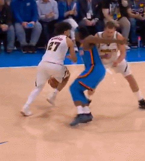 1773128894305041892.gif 开云-约基奇再吃多尔特黑肘 连续两次对阵雷霆惨遭恶犯